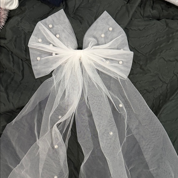 Amazon Accessories - Amazon White Sheer Bow with Pearls